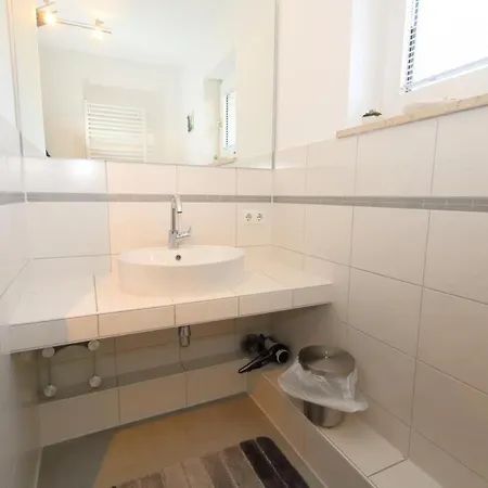 Watthaus-6-geschmackvolle-erdgeschosswohnung-mit-terrasse-und-strandkorb 公寓