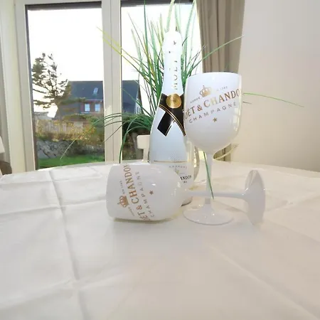 Watthaus-6-geschmackvolle-erdgeschosswohnung-mit-terrasse-und-strandkorb 公寓