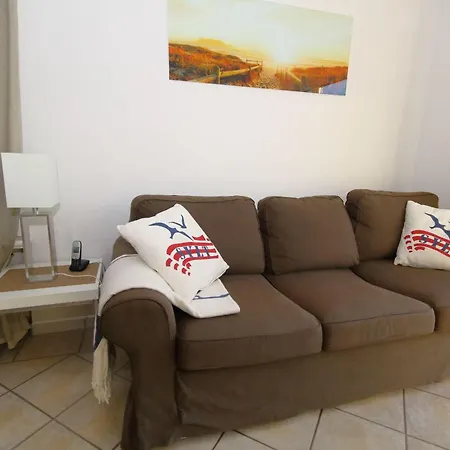 Watthaus-6-geschmackvolle-erdgeschosswohnung-mit-terrasse-und-strandkorb * Sylt