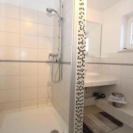 公寓 Watthaus-6-geschmackvolle-erdgeschosswohnung-mit-terrasse-und-strandkorb